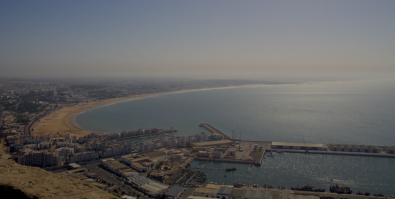 Blick auf Agadirs Strand und Atlantikbucht